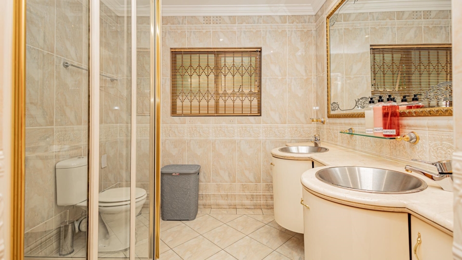 7 Bedroom Property for Sale in Plattekloof Western Cape